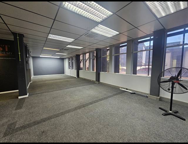 1,820M² WAREHOUSE TO LET IN ISANDO
